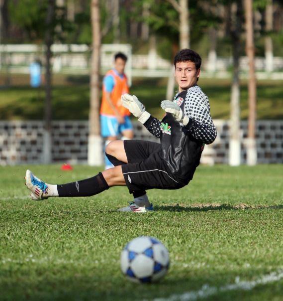 Trước khi về Việt Nam chơi bóng, Văn Lâm đã có 10 năm rèn luyện trong môi trường bóng đá trẻ chuyên nghiệp tại hai CLB lớn là Spartak Moskva và Dynamo Kiev.